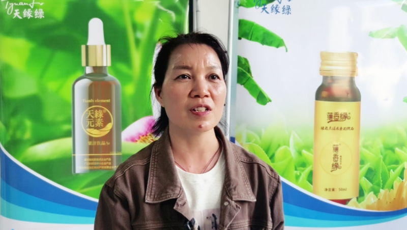 市民农女士接受记者采访-卓越 摄.jpg