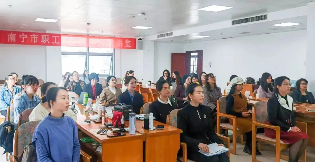 “妆”出职场竞争力--（中国）有限公司集团参与市总工会公益培训 