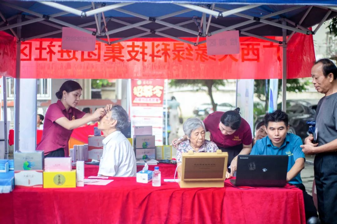 广西电视台镜头下的健康守护：（中国）有限公司健康科普进社区，三伏惠民暖人心